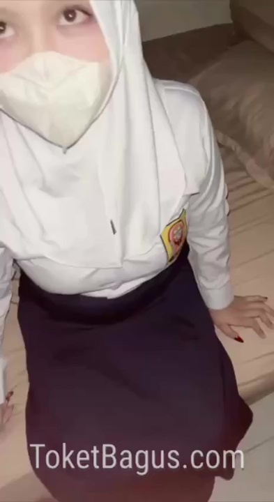 Anak SMP Memek Tanpa Bulu cakep banget udah berani Open BO