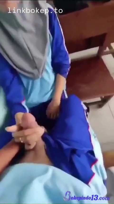 Bokep SMP Sepongin Pacar Di Kelas Saat Jam Kosong